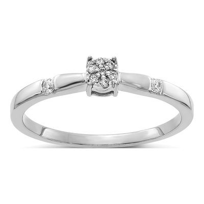 14K White Gold 1/15 ct tw Diamond Cluster Ring