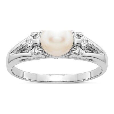 14K White Gold 1/10 ct tw Freshwater Cultured Pearl & Diamond Ring
